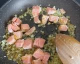Foto del paso 2 de la receta: Revuelto de salmón con anchoas y alcaparras 😋😋😋😋😋