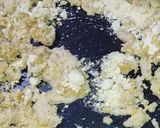 A picture of step 4 of Suji Besan Ka Zaffroni Halwa.