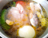 Foto del paso 2 de la receta: Caldo de pescado y verduras