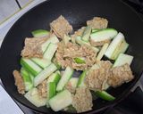 絲瓜豆皮炒蛋的食譜步驟3照片