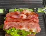Hình bước làm 4 của món Bữa Sáng Ngon Với Sandwish, Bacon, Trứng, Cheese