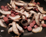 Foto del paso 3 de la receta: Salchichas con champiñones
