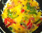 Foto del paso 1 de la receta: Tortilla a los 3 pimientos