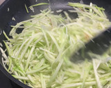 Foto del paso 2 de la receta: Zoodles con salmón