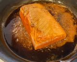 Hình bước làm 4 của món Salad cá hồi chín tái sốt teriyaki (Salad with medium-rare teriyaki salmon)