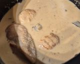 Une image de l'étape 4 de Suprêmes de poulet sauce champignons.