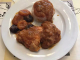 Pollo guisado con salsa
