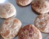A picture of step 18 of Kachori stuffed with sattu.