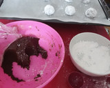 Foto del paso 4 de la receta: Galletas craqueladas de chocolate
