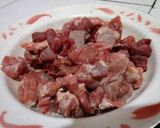 Foto langkah ke 2 dari resep Daging sapi merica pedas manis.