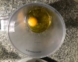 Foto del paso 3 de la receta Bizcocho integral con nueces en lekue en 5 minutos