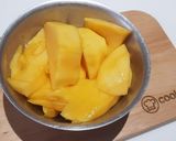 รูปขั้นตอนการทำที่ 1 ของ สมูตตี้มะม่วงสุกปั่นโยเกิร์ต no sugar added