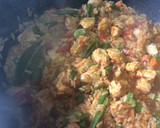 Foto del paso 3 de la receta: Arroz horneado con pollo al romero🌿
