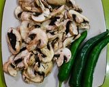Foto langkah ke 4 dari resep Sapi Jamur Cabai Hijau.