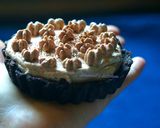 A picture of step 5 of Chocolate mousse stuffed Oreo mini pie.