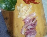 Foto langkah ke 5 dari resep Kering kentang teri bumbu iris.