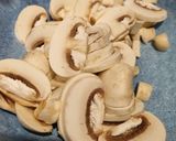 รูปขั้นตอนการทำที่ 1 ของ Stroganoff แบบง่ายจากซุปเห็ดกระป๋อง ใส่มะกะโรนี