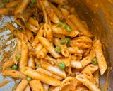 Foto del paso 7 de la receta: Macarrones cremosos de verduras con setas y guisantes