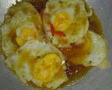 Foto langkah ke 3 dari resep Semur Telur Ceplok.