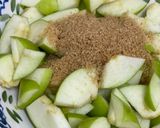 Gambar langkah 1 resipi Apple Cramble Super Duber Easy.