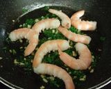 Foto del paso 6 de la receta Lubina a la plancha y arroz integral con langostinos al ajillo
