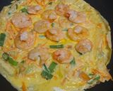 Foto langkah ke 3 dari resep Rice Paper Omelet.