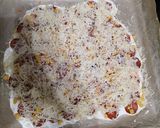 Füstölt kolbászos pizza káposztás feltéttel, tejfölös alappal recept fázis 3 fotója