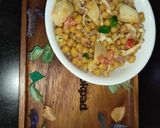 A picture of step 4 of Potato Chaana Chaat 😋.