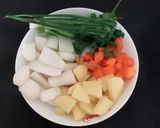 Hình bước làm 1 của món Canh củ nấu sườn non + xôi nếp