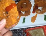 A picture of step 8 of Cheesy onion rings.