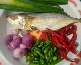 Foto langkah ke 1 dari resep Ikan Asin Peda Kukus.