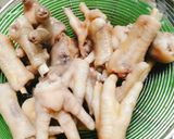 Hình bước làm 2 của món Chân gà rim sa tế