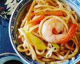 Φωτογραφία βήματος 7 της συνταγής Κινέζικα noodles με γαρίδες και κόλιανδρο