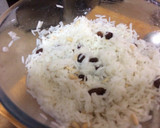 Foto del paso 4 de la receta: Timbal de arroz basmati con piñones y pasas y pollo con crema de mostaza