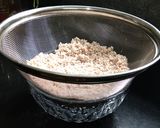 A picture of step 2 of Red rice laddoo / kaikuththal arisi urundai.