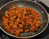 Foto del paso 3 de la receta: Tortilla patatas, cebolla y chorizo
