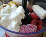 Foto del paso 1 de la receta: Helado de fresas y yogurt🍧