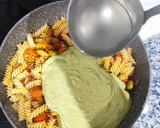 Foto del paso 7 de la receta: Fusilli N°98 con cherrys, aceitunas y bacon al pesto suave de pistachos