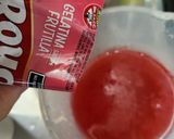 Foto del paso 1 de la receta: Gelatina festiva de frutillas