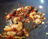 Foto del paso 3 de la receta: Fettuccini con camarones y hongos shiitake