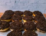 Foto langkah ke 6 dari resep Donat meses coklat.
