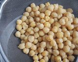A picture of step 1 of Chana Tikka Masala.