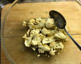 A picture of step 1 of Cauliflower curry - vegan.
