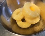 Une image de l'étape 8 de Gâteau caramélisé à l'ananas et jus de pêches.