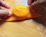 Gambar langkah 12 resipi Durian Crepe Kastad.