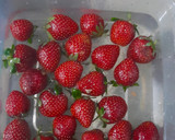 Foto langkah ke 1 dari resep Strawberry Yogurt Bark.