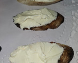 Foto del paso 2 de la receta: Tostas de salmón marinado