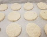 Foto del passaggio 3 della ricetta Focaccine al profumo di erba cipollina