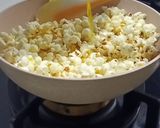 Foto langkah ke 5 dari resep Caramel Popcorn.