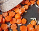 Une image de l'étape 1 de Risotto de Boulgour, lait de coco, carottes et crevettes.